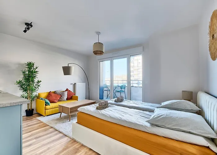 La Defense Apartment With Parking & Terrace