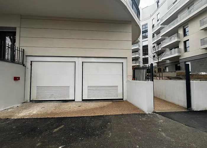 La Defense Apartment With Parking & Terrace