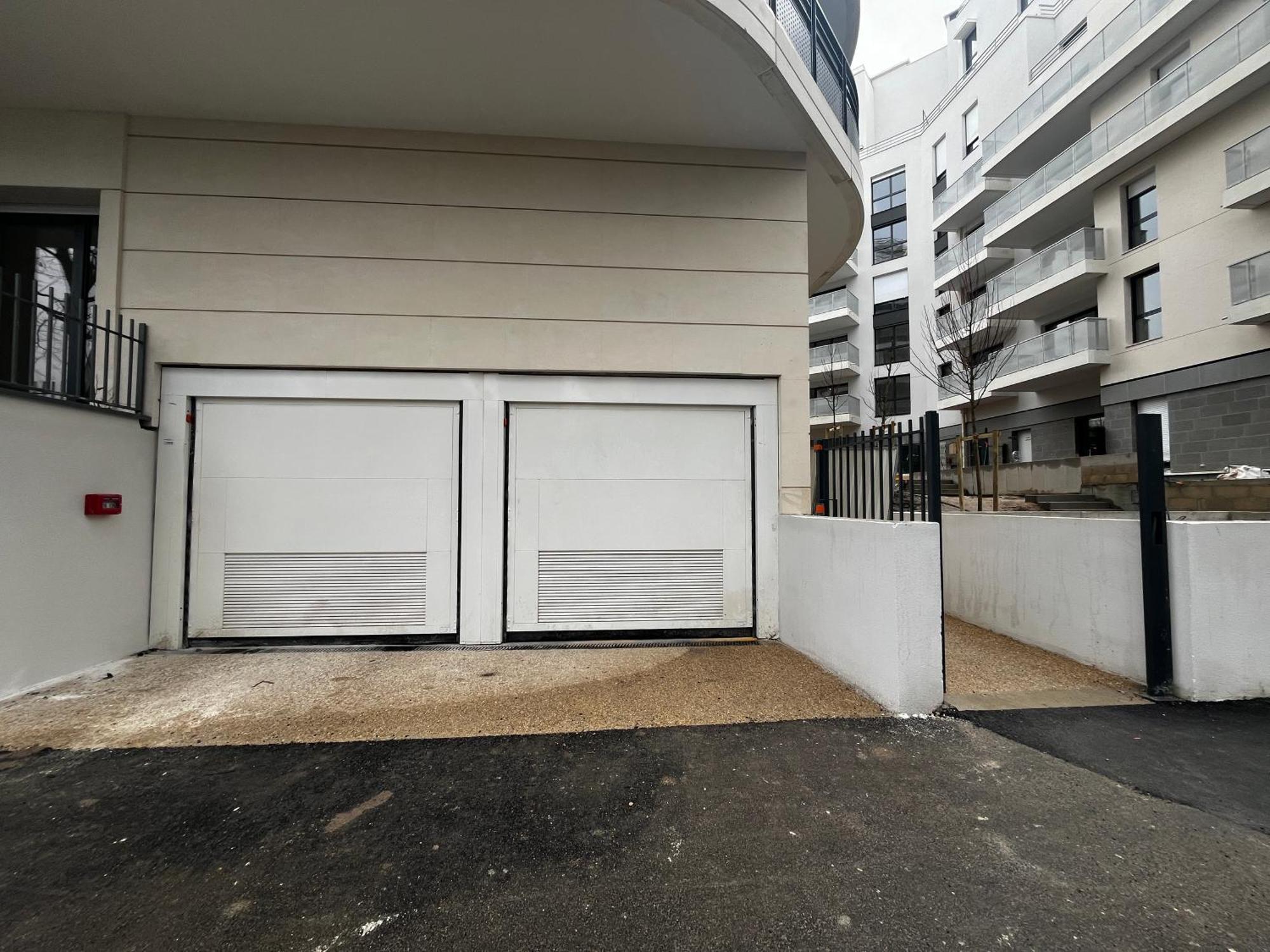 La Defense With Parking & Terrace Apartment